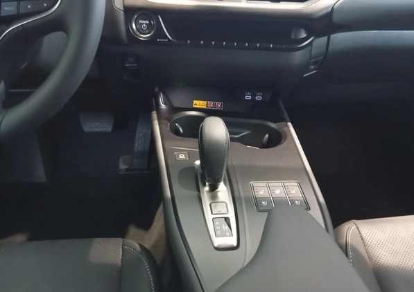 Lexus UX cena 253000 przebieg: 1, rok produkcji 2023 z Wołomin małe 137